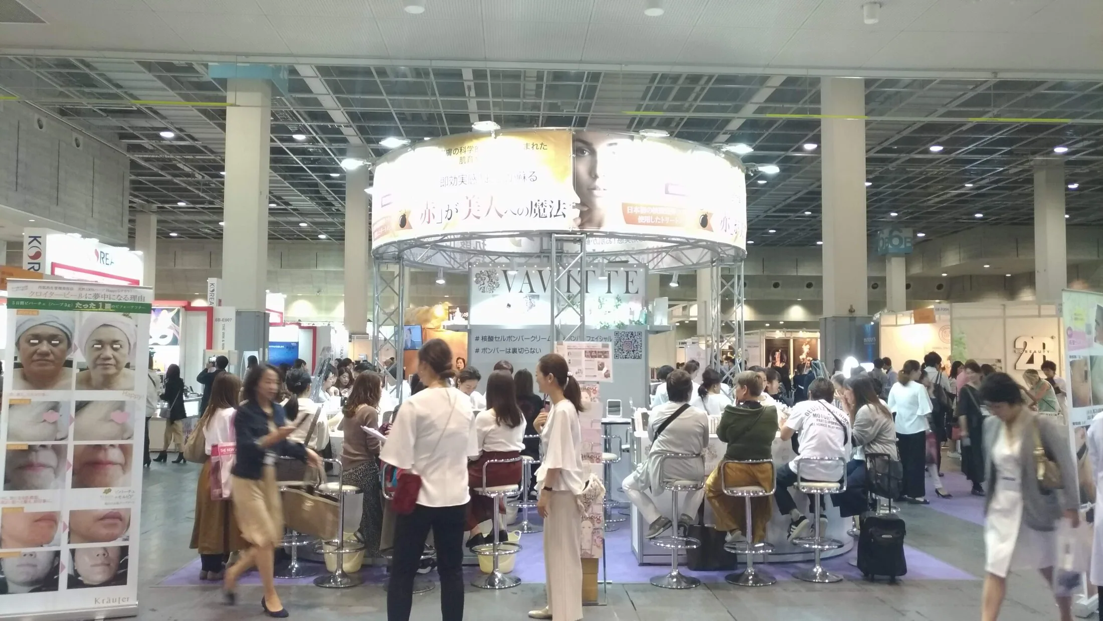多くの来場者でにぎわうVAVITTE展示ブース